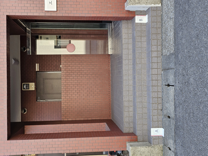  入口　幅2.14m　段差20cm2段 